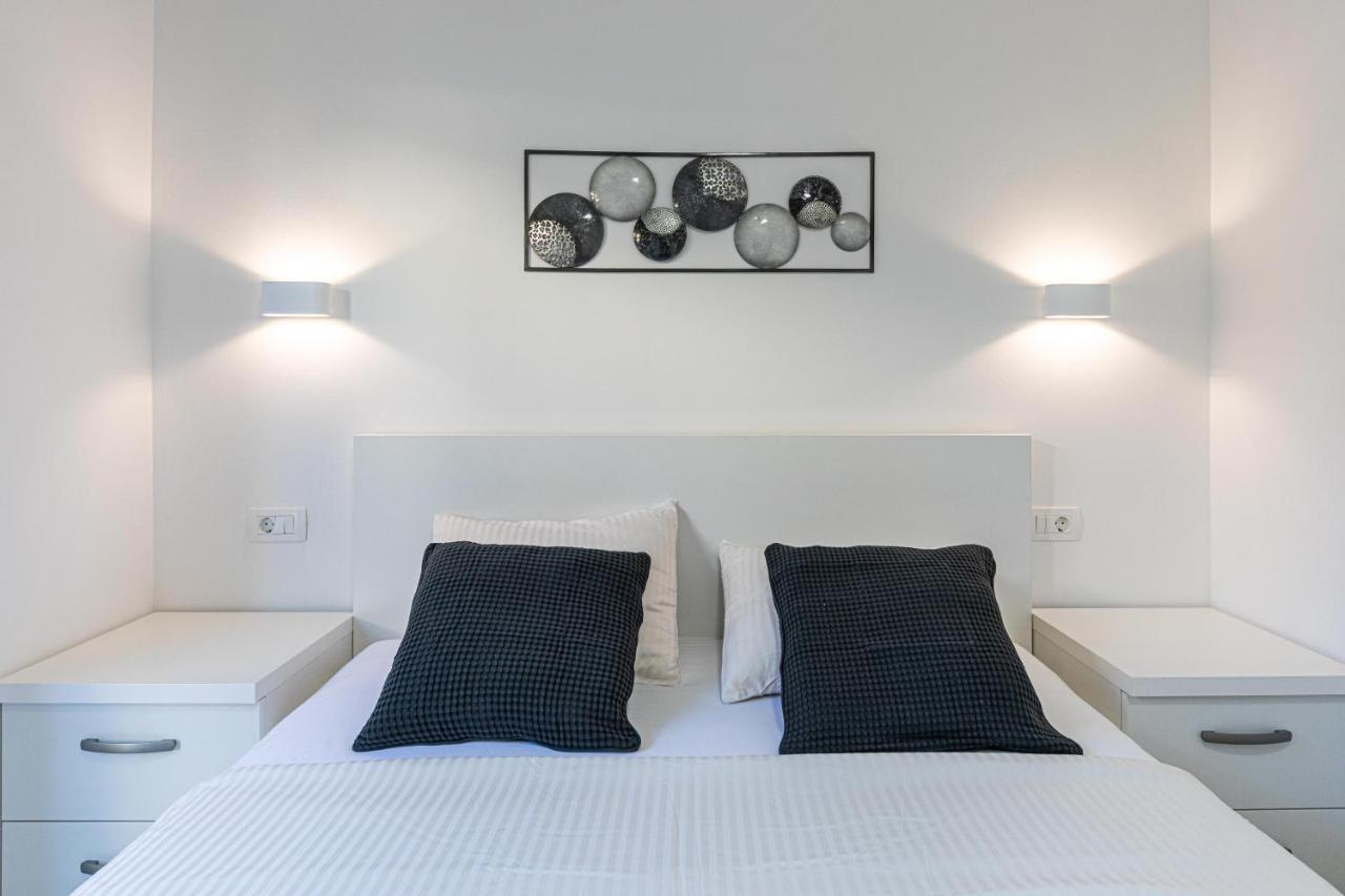 Luxury Apartment Pia With Swimming Pool And Grill Trogir Exterior photo