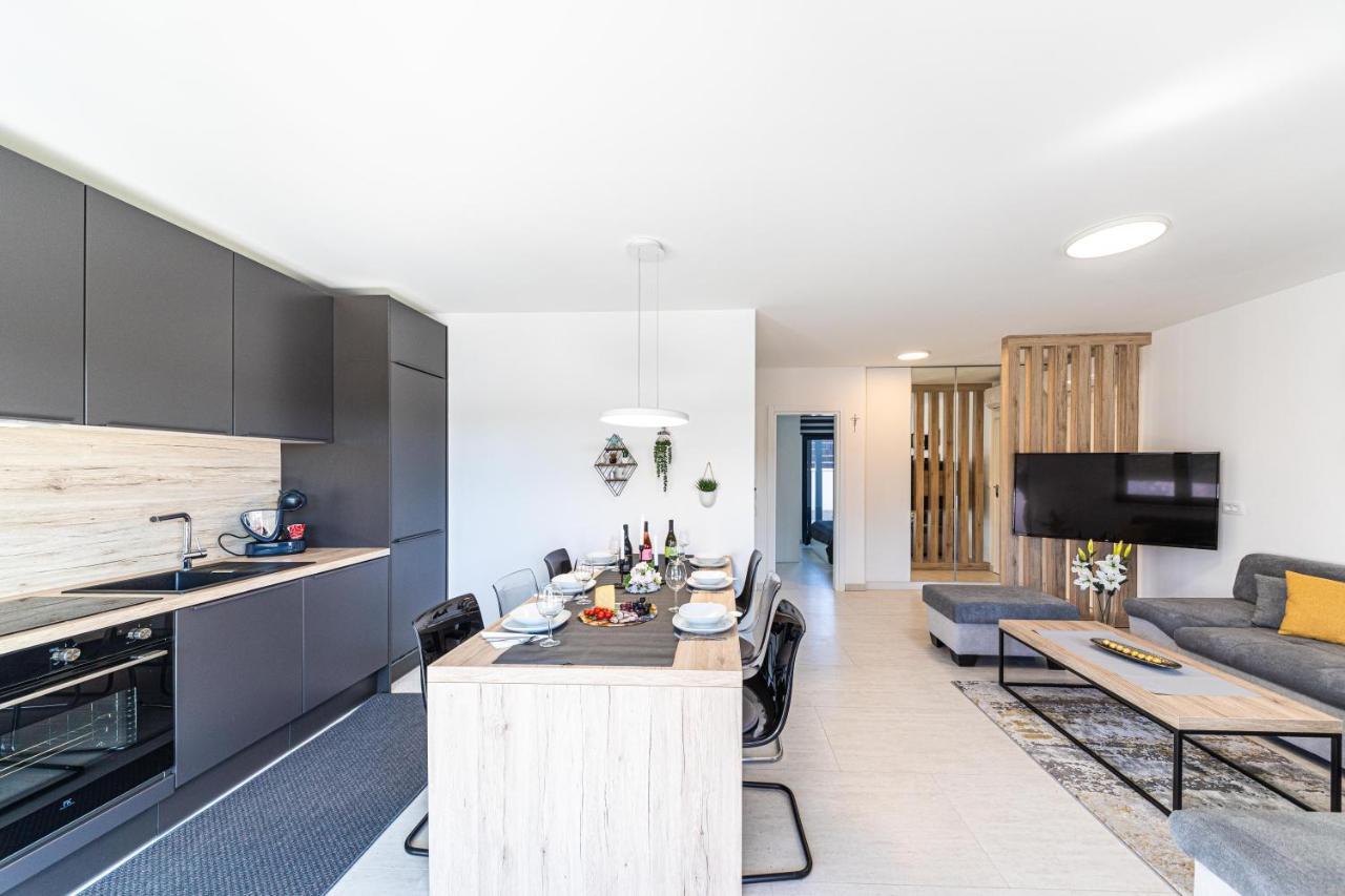 Luxury Apartment Pia With Swimming Pool And Grill Trogir Exterior photo