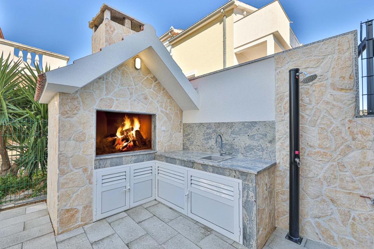 Luxury Apartment Pia With Swimming Pool And Grill Trogir Exterior photo